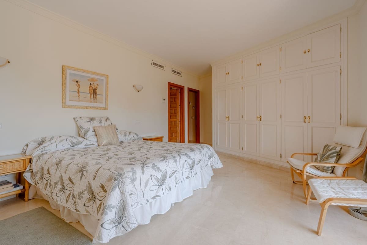5 Zimmer Villa zu verkaufen in El Paraiso mit Pool Garage - 2.150.000 € (Ref: 10073049)