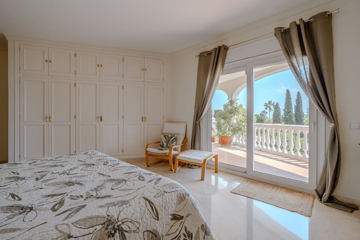 5 Zimmer Villa zu verkaufen in El Paraiso mit Pool Garage - 2.150.000 € (Ref: 10073049)