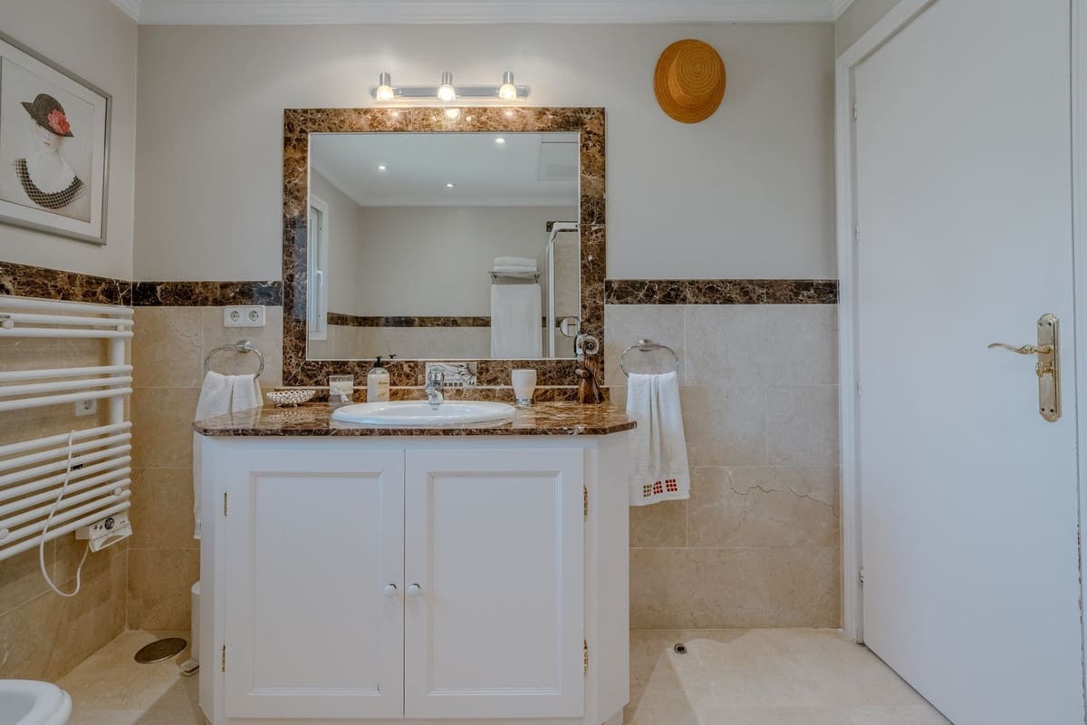 5 Zimmer Villa zu verkaufen in El Paraiso mit Pool Garage - 2.150.000 € (Ref: 10073049)