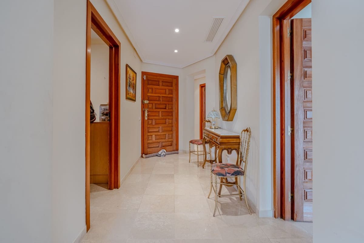 5 Zimmer Villa zu verkaufen in El Paraiso mit Pool Garage - 2.150.000 € (Ref: 10073049)