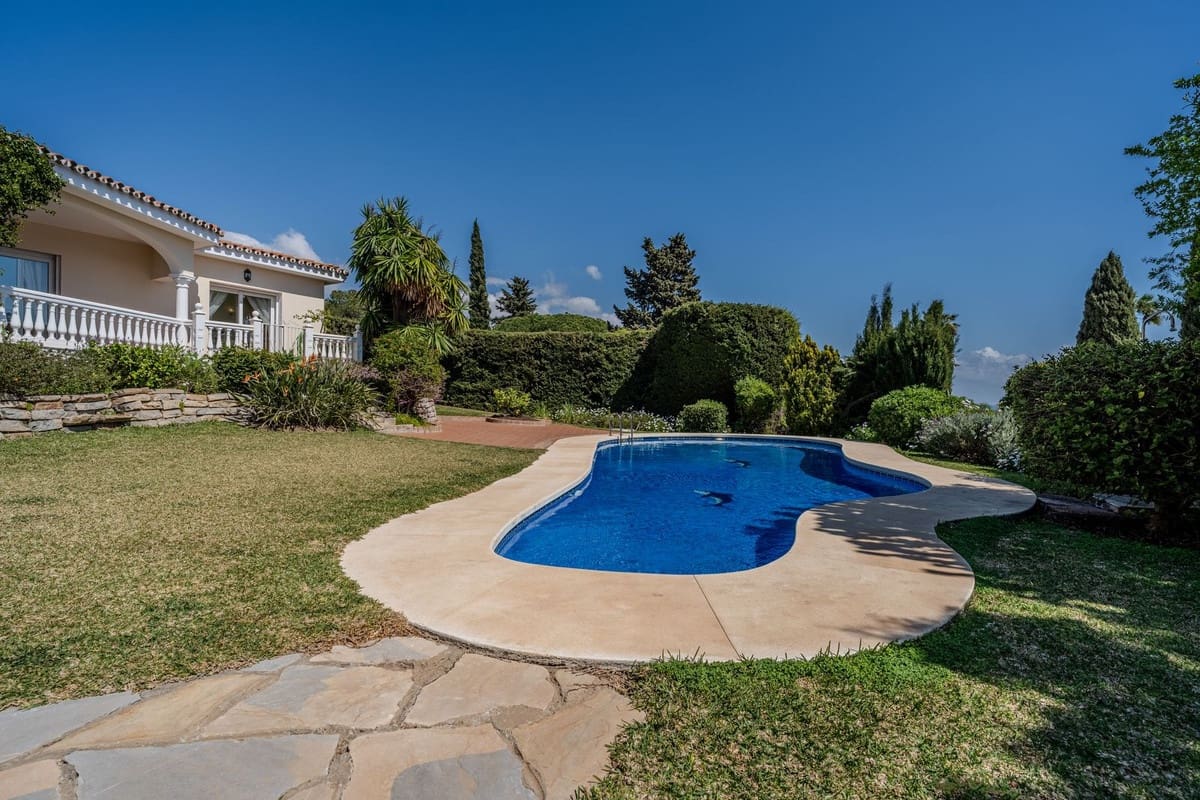 5 Zimmer Villa zu verkaufen in El Paraiso mit Pool Garage - 2.150.000 € (Ref: 10073049)