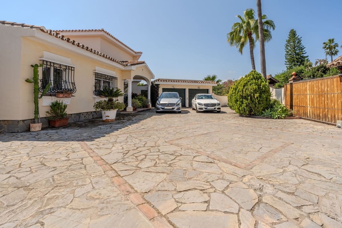 5 Zimmer Villa zu verkaufen in El Paraiso mit Pool Garage - 2.150.000 € (Ref: 10073049)