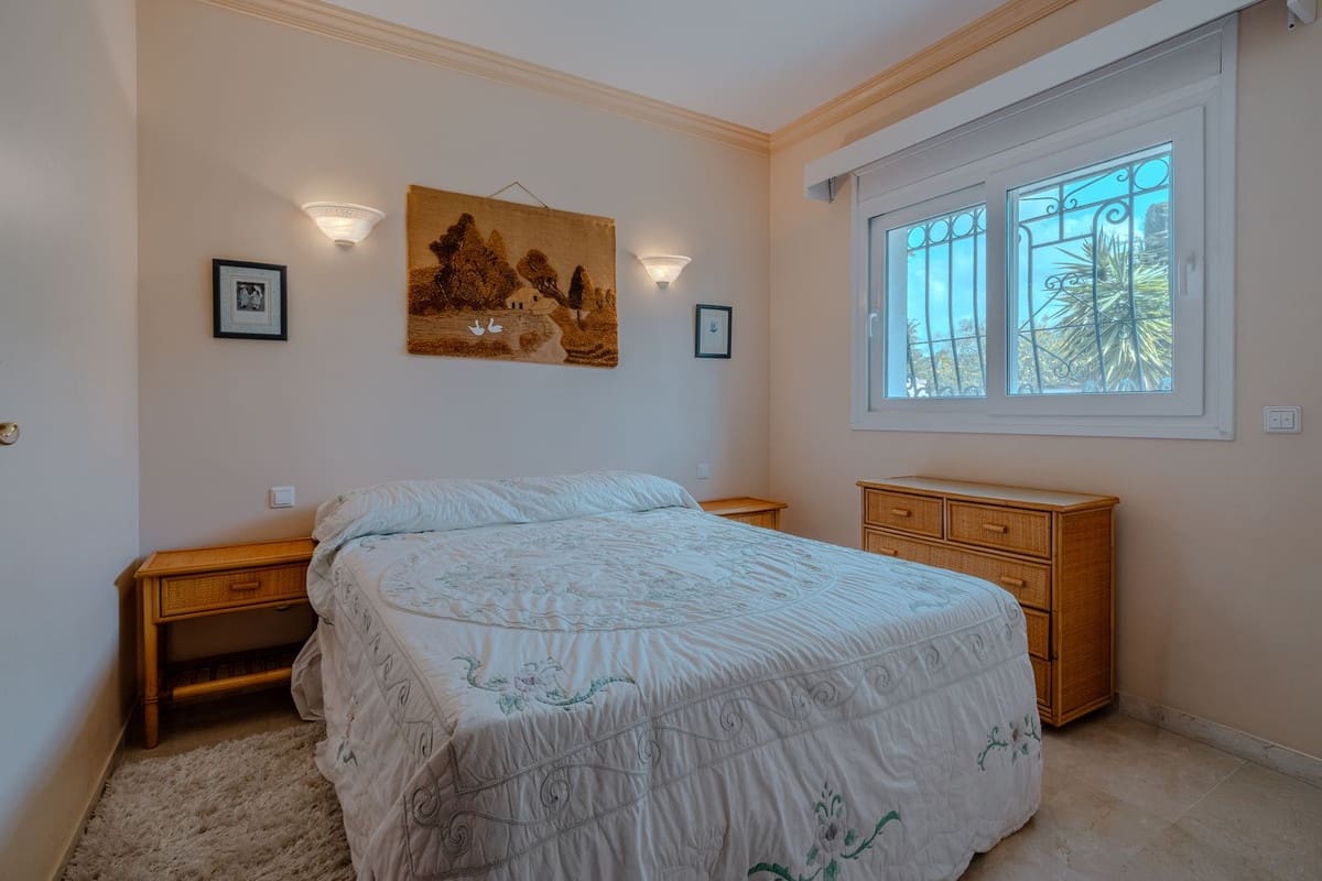 5 Zimmer Villa zu verkaufen in El Paraiso mit Pool Garage - 2.150.000 € (Ref: 10073049)