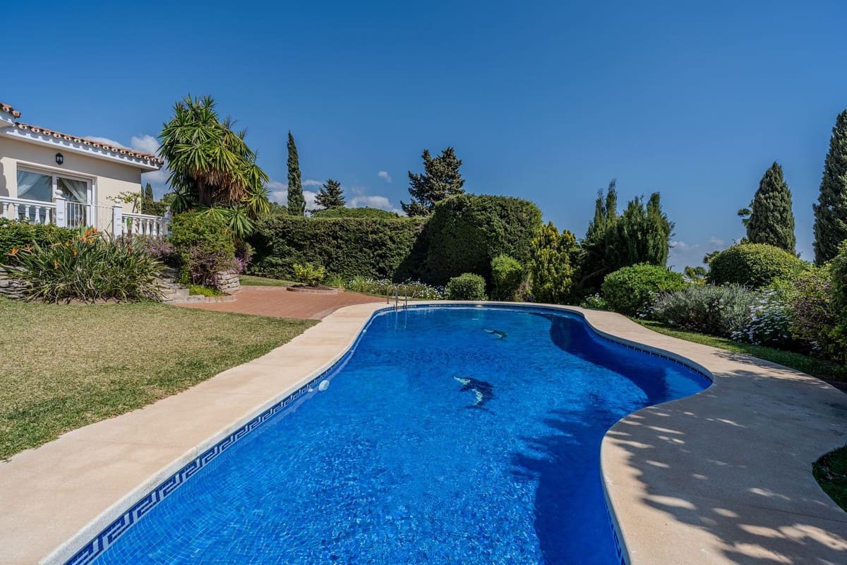 5 Zimmer Villa zu verkaufen in El Paraiso mit Pool Garage - 2.150.000 € (Ref: 10073049)