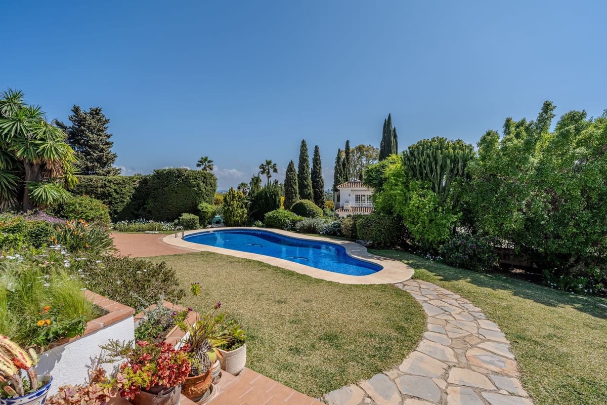 5 Zimmer Villa zu verkaufen in El Paraiso mit Pool Garage - 2.150.000 € (Ref: 10073049)