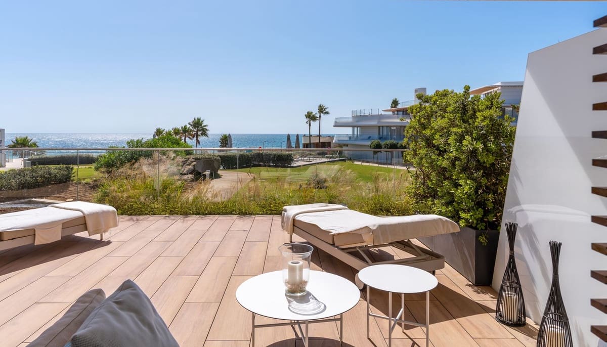 2 sovrum Lägenhet till salu i Estepona med pool garage - 1 095 000 € (Ref: 10073053)