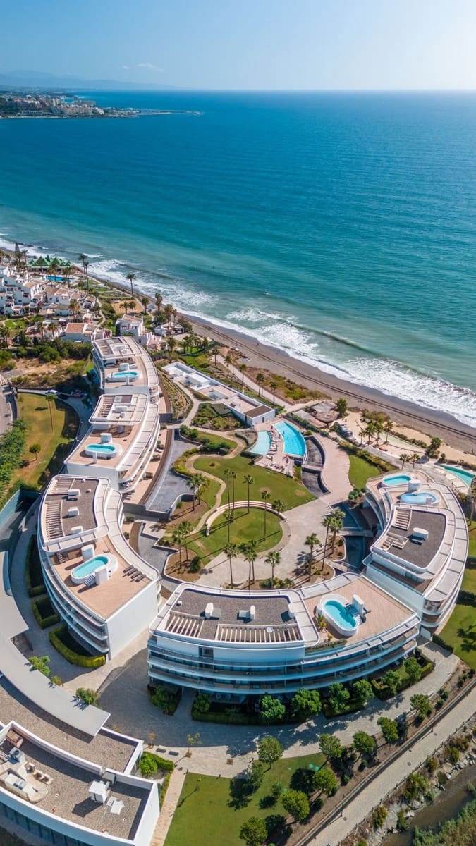 2 sovrum Lägenhet till salu i Estepona med pool garage - 1 095 000 € (Ref: 10073053)