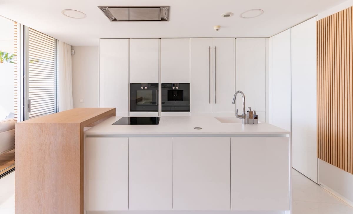 2 sovrum Lägenhet till salu i Estepona med pool garage - 1 095 000 € (Ref: 10073053)