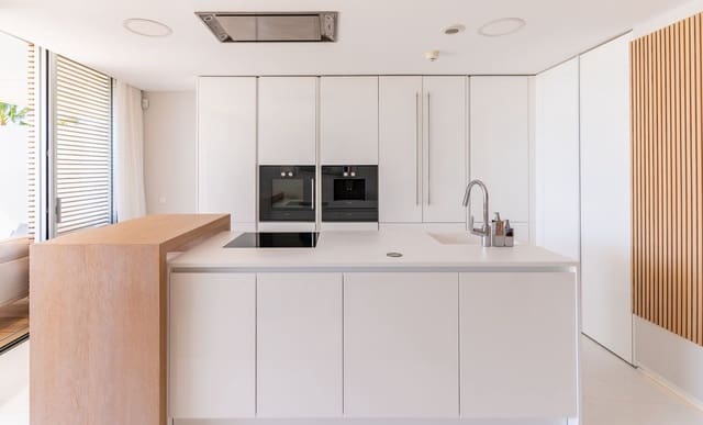 2 sovrum Lägenhet till salu i Estepona med pool garage - 1 095 000 € (Ref: 10073053)