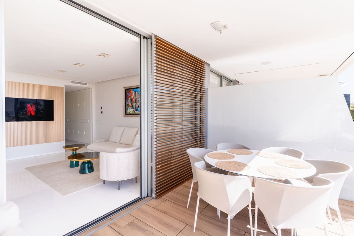 2 sovrum Lägenhet till salu i Estepona med pool garage - 1 095 000 € (Ref: 10073053)