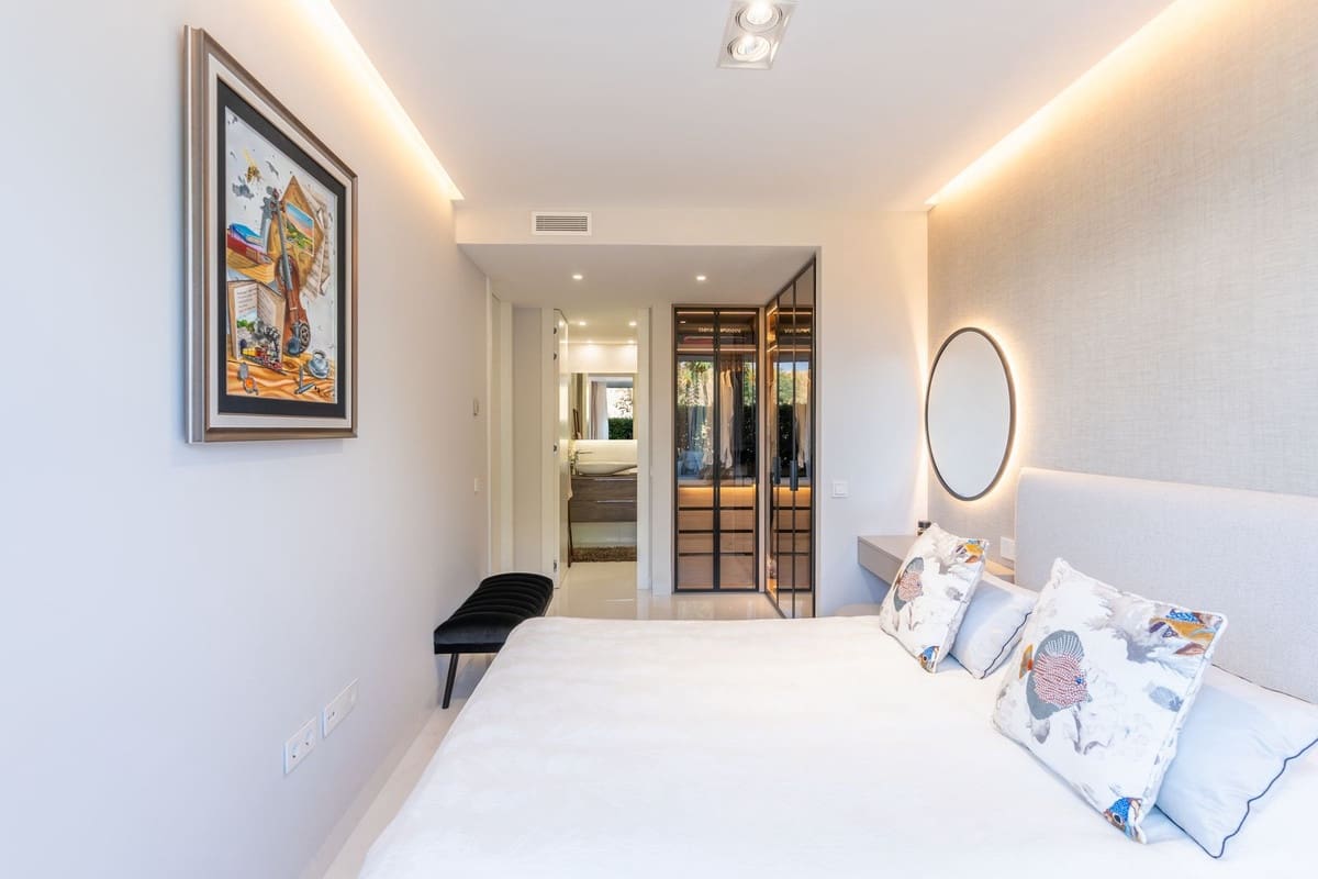 2 sovrum Lägenhet till salu i Estepona med pool garage - 1 095 000 € (Ref: 10073053)