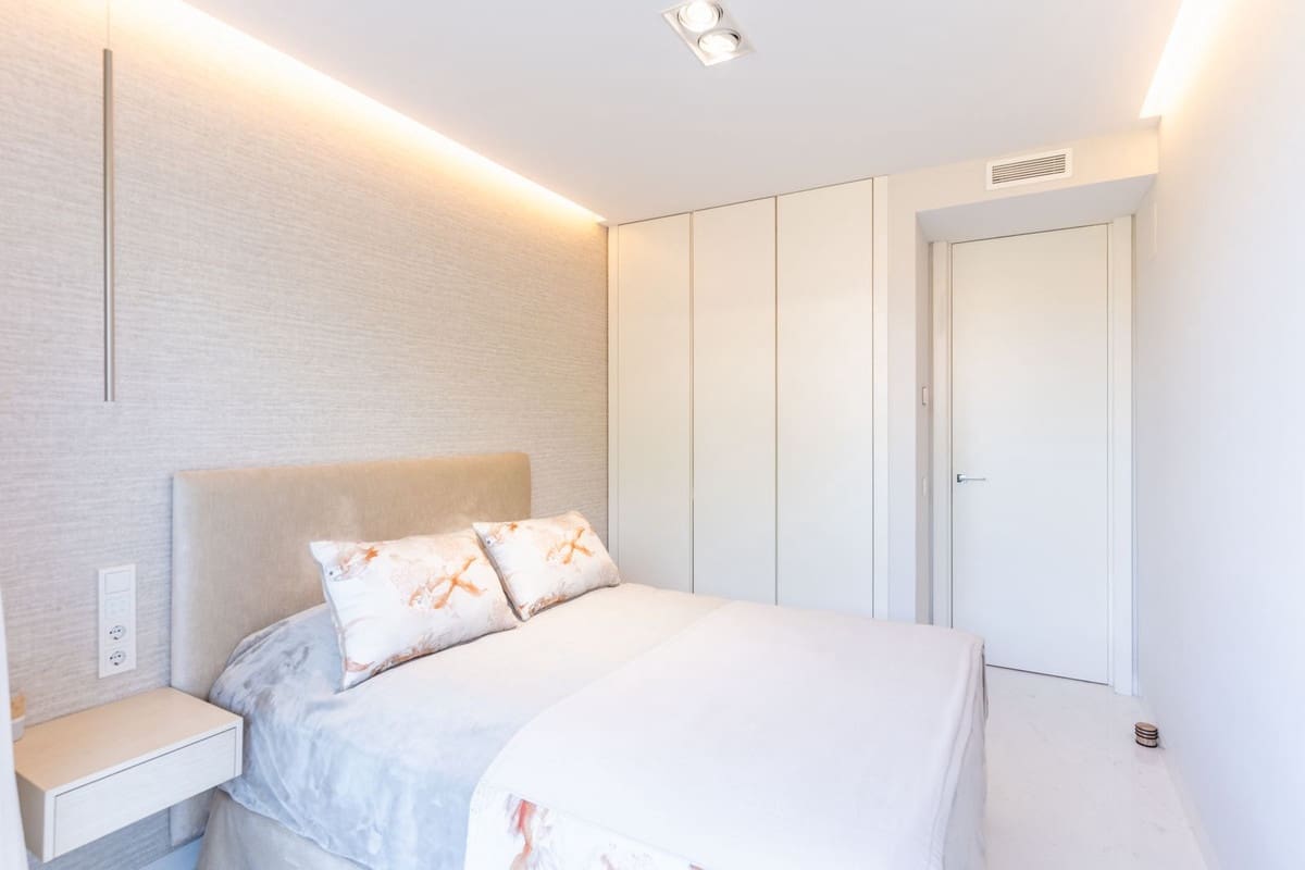 2 sovrum Lägenhet till salu i Estepona med pool garage - 1 095 000 € (Ref: 10073053)