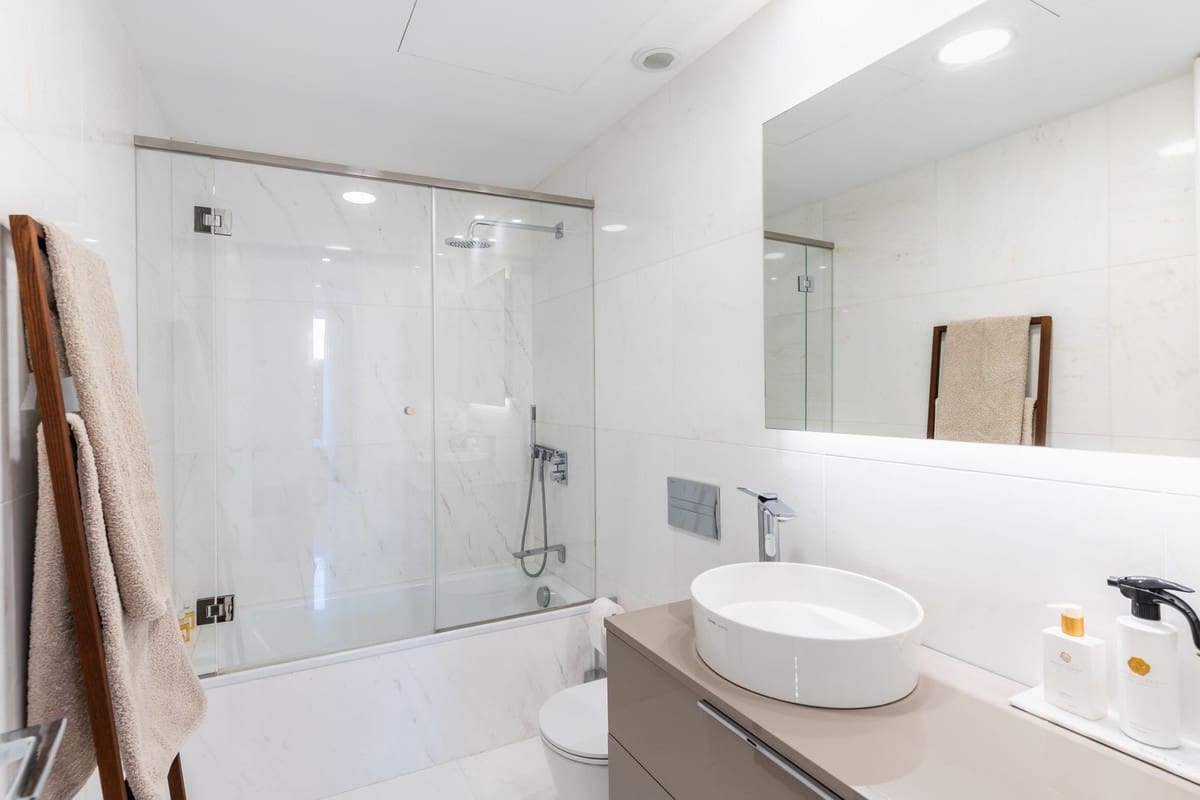 2 sovrum Lägenhet till salu i Estepona med pool garage - 1 095 000 € (Ref: 10073053)