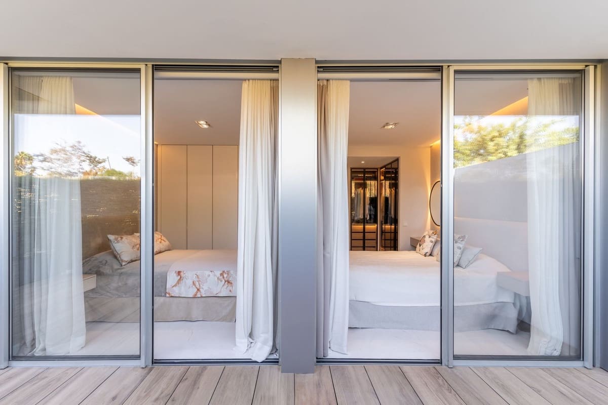 2 sovrum Lägenhet till salu i Estepona med pool garage - 1 095 000 € (Ref: 10073053)