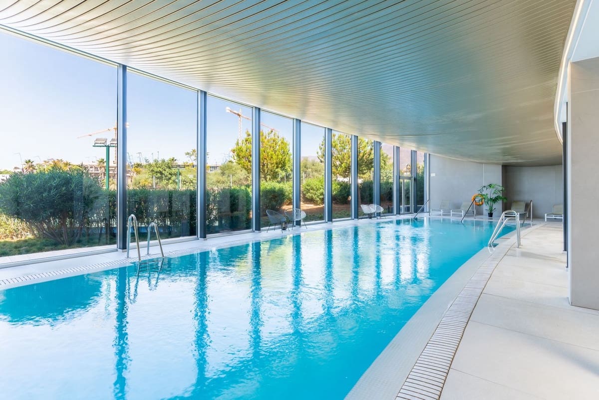 2 sovrum Lägenhet till salu i Estepona med pool garage - 1 095 000 € (Ref: 10073053)