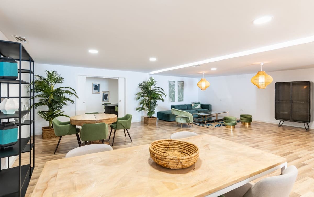 2 sovrum Lägenhet till salu i Estepona med pool garage - 1 095 000 € (Ref: 10073053)