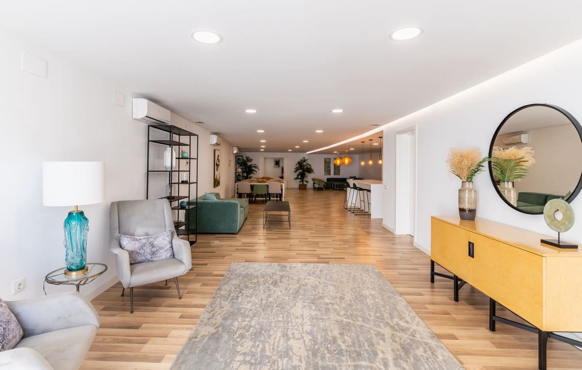 2 sovrum Lägenhet till salu i Estepona med pool garage - 1 095 000 € (Ref: 10073053)
