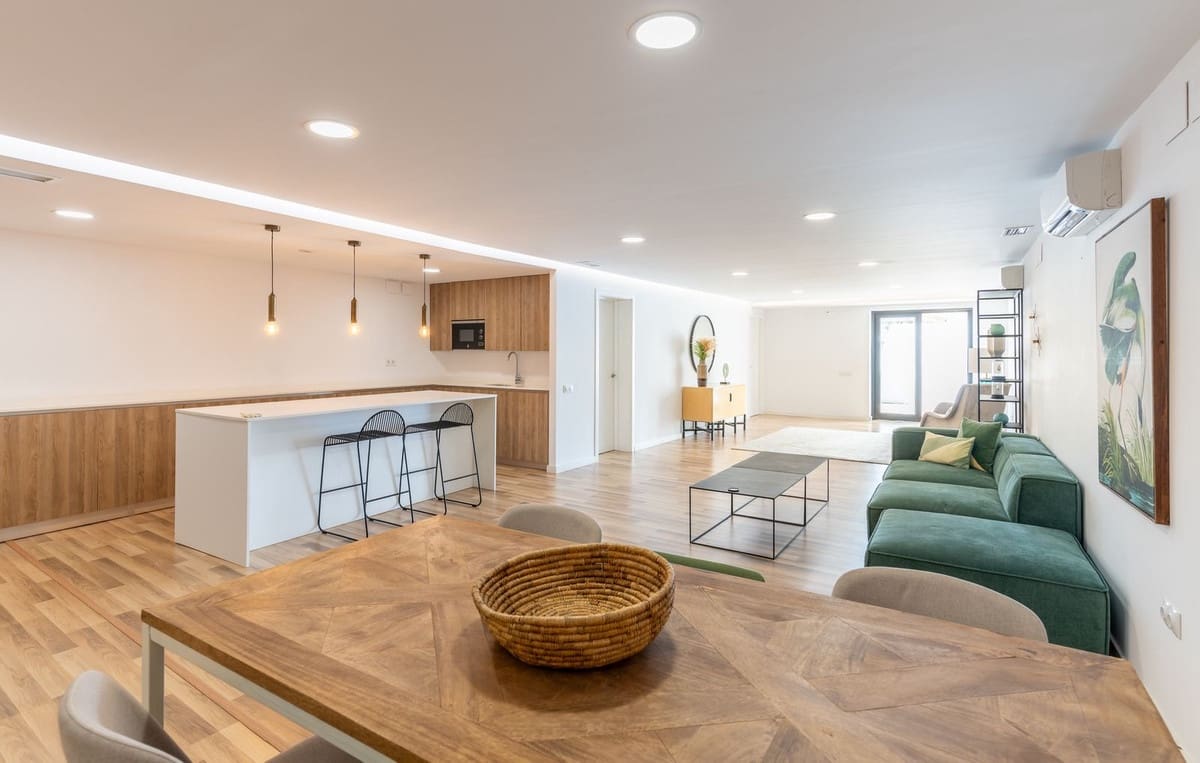 2 sovrum Lägenhet till salu i Estepona med pool garage - 1 095 000 € (Ref: 10073053)