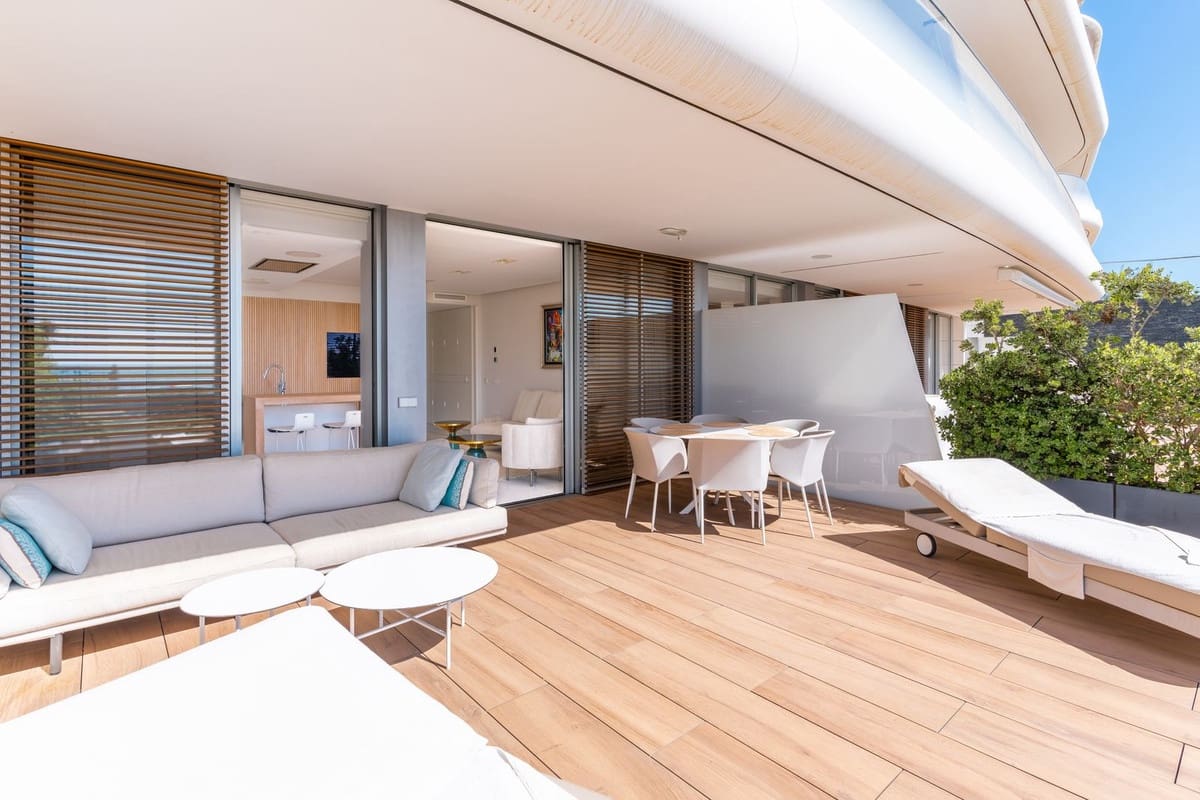 2 sovrum Lägenhet till salu i Estepona med pool garage - 1 095 000 € (Ref: 10073053)