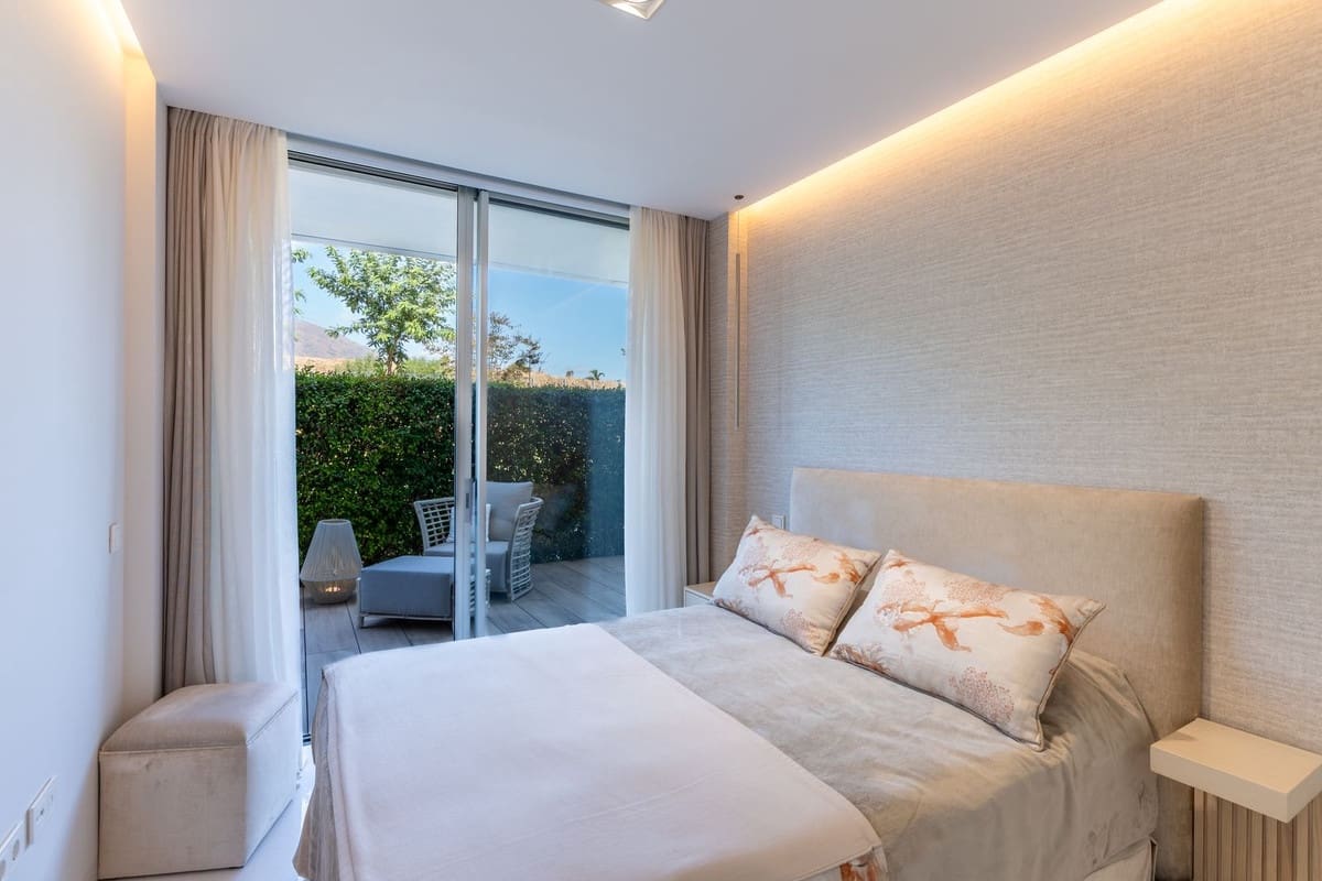 2 sovrum Lägenhet till salu i Estepona med pool garage - 1 095 000 € (Ref: 10073053)