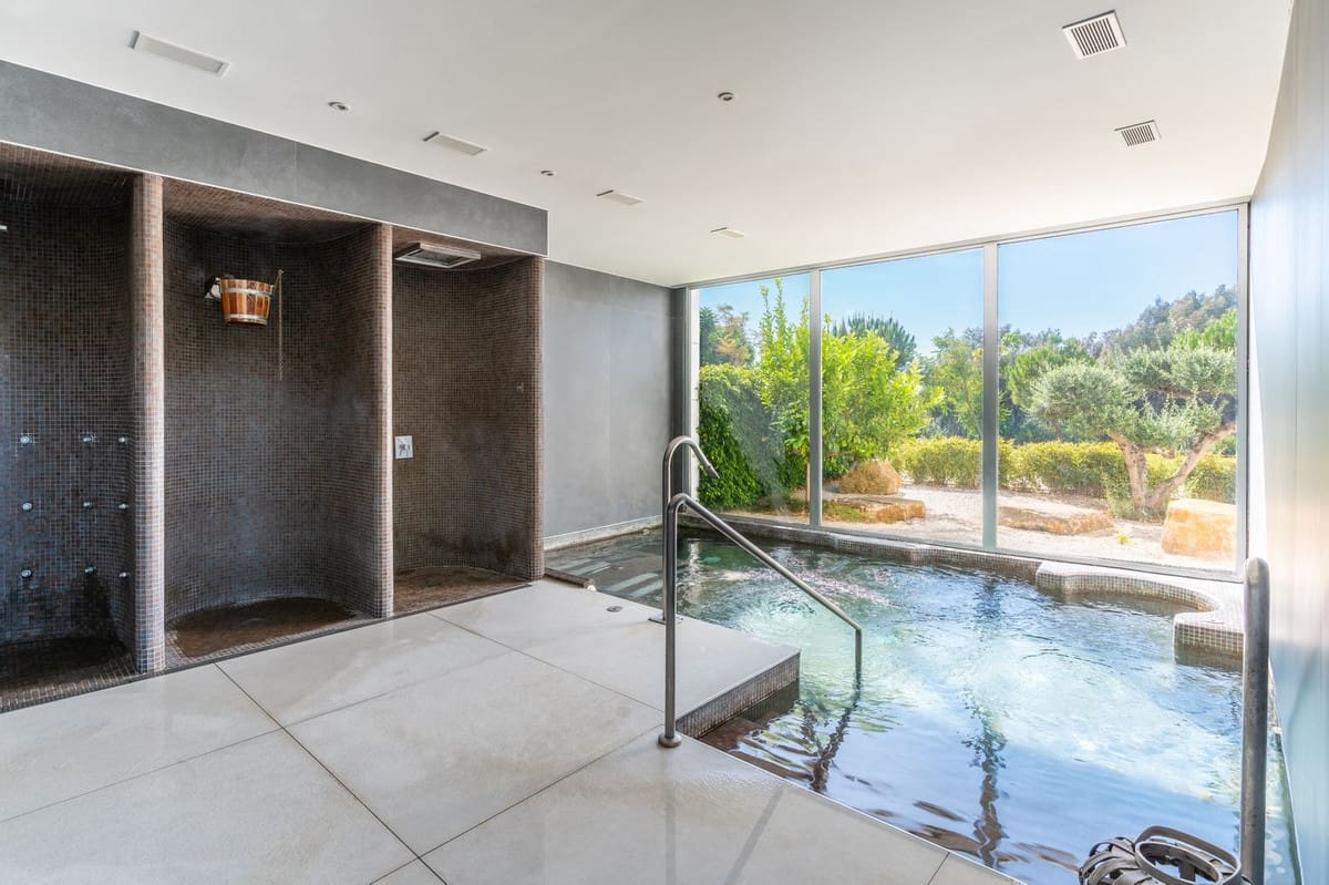 2 sovrum Lägenhet till salu i Estepona med pool garage - 1 095 000 € (Ref: 10073053)