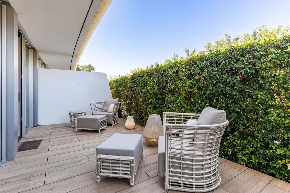 2 sovrum Lägenhet till salu i Estepona med pool garage - 1 095 000 € (Ref: 10073053)
