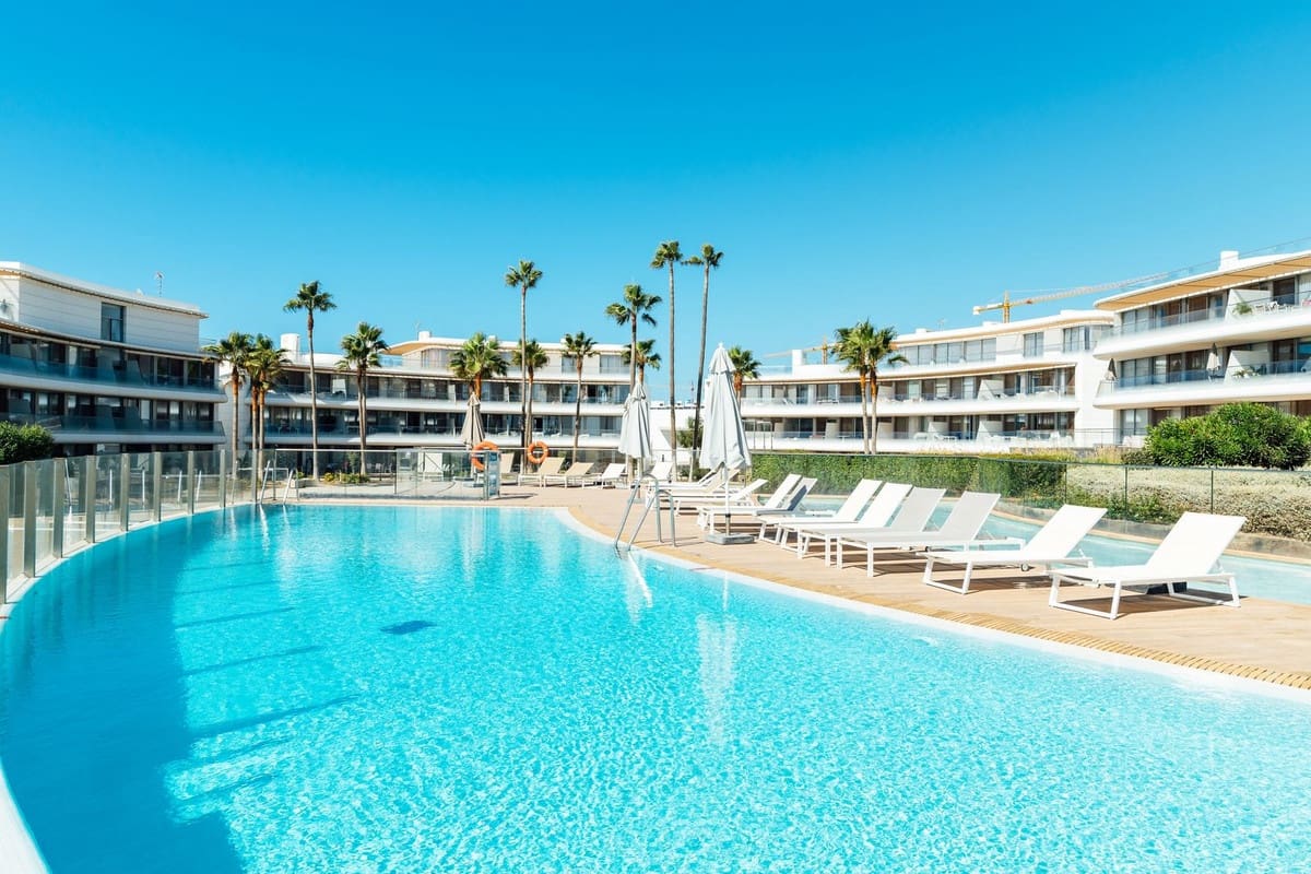 2 sovrum Lägenhet till salu i Estepona med pool garage - 1 095 000 € (Ref: 10073053)