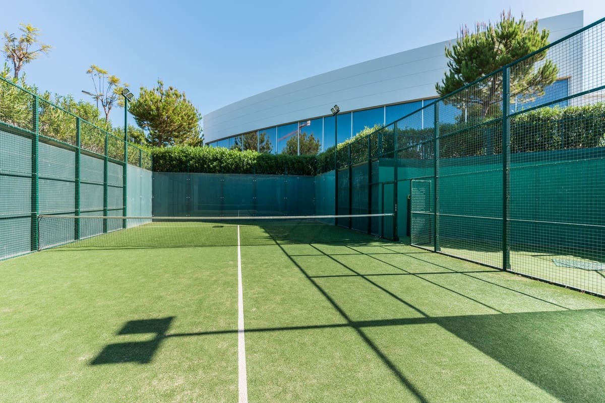 2 sovrum Lägenhet till salu i Estepona med pool garage - 1 095 000 € (Ref: 10073053)