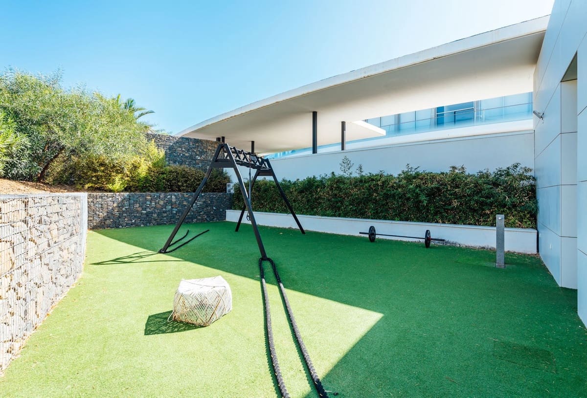 2 sovrum Lägenhet till salu i Estepona med pool garage - 1 095 000 € (Ref: 10073053)