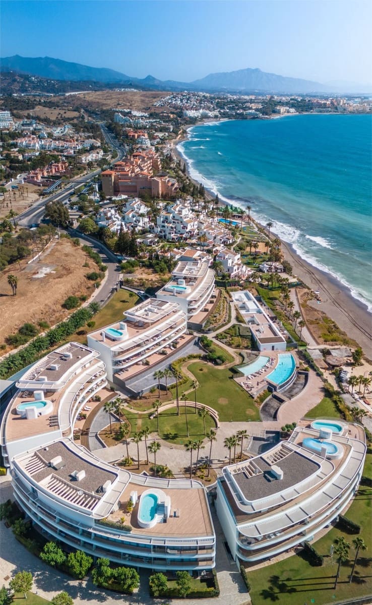 2 sovrum Lägenhet till salu i Estepona med pool garage - 1 095 000 € (Ref: 10073053)