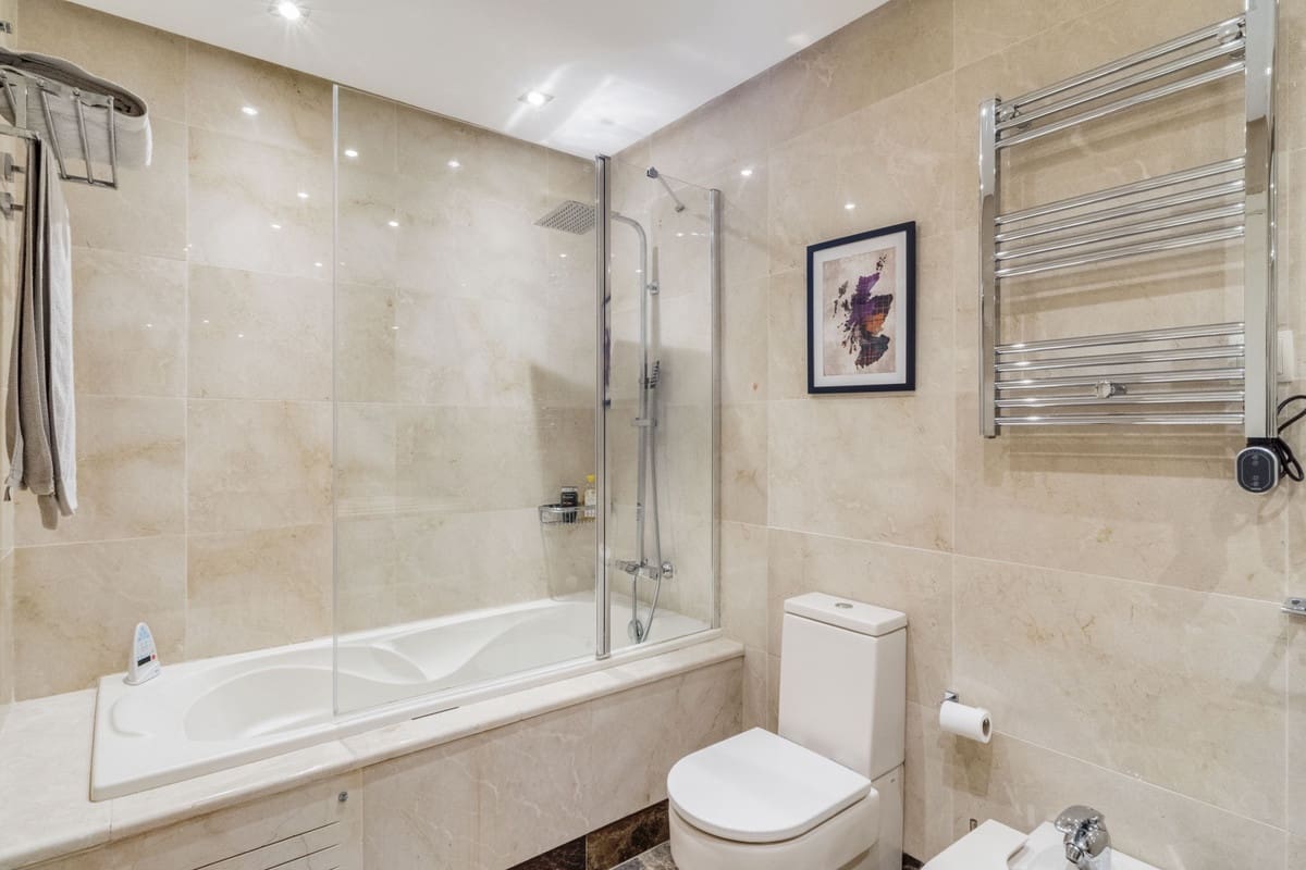 4 sypialnia Dom na sprzedaż w Estepona - 950 000 € (Ref: 10073055)