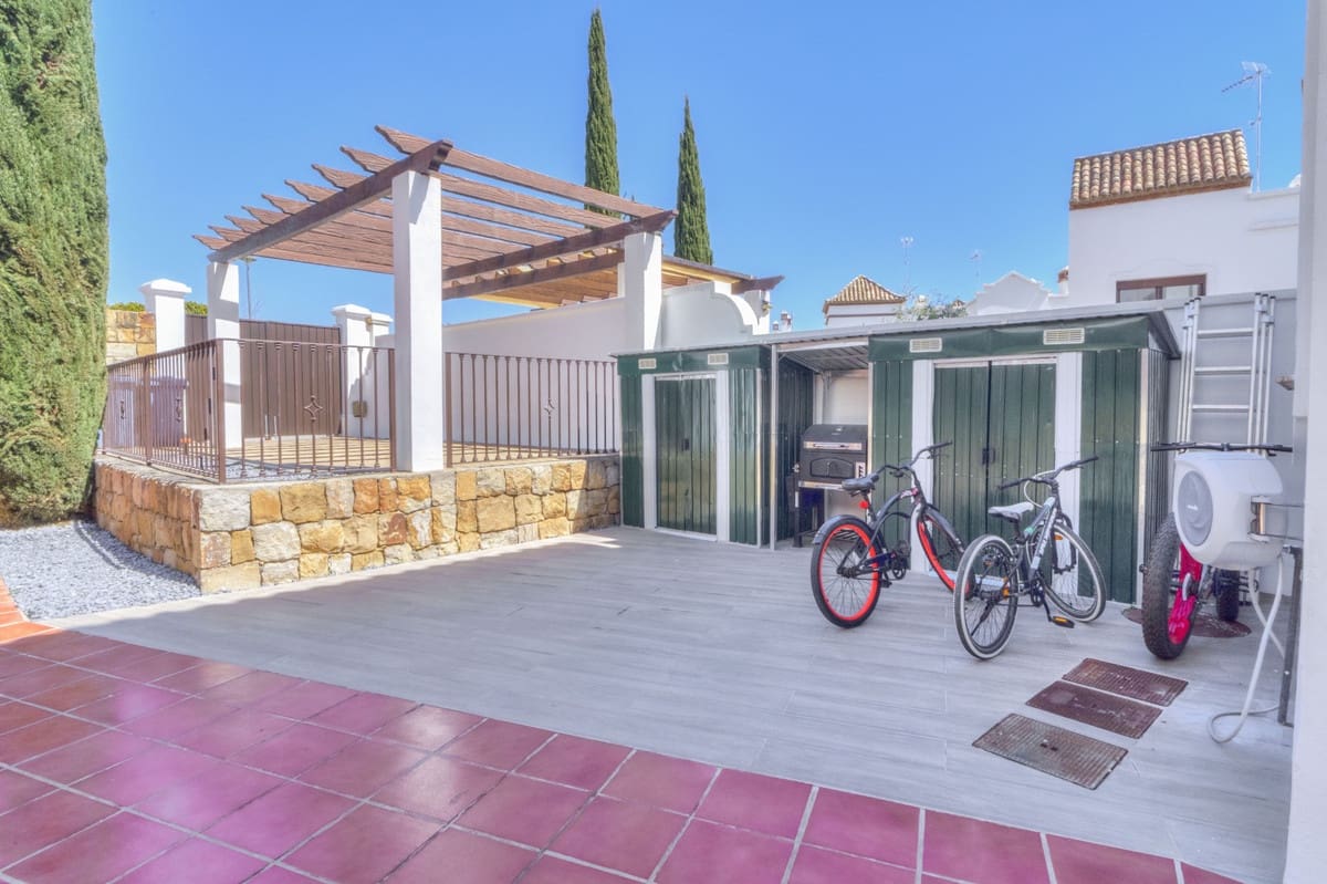 4 sypialnia Dom na sprzedaż w Estepona - 950 000 € (Ref: 10073055)