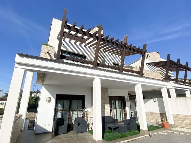 5 sypialnia Dom na sprzedaż w Estepona z basenem - 950 000 € (Ref: 10073056)