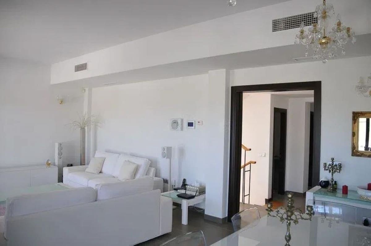 5 sypialnia Dom na sprzedaż w Estepona z basenem - 950 000 € (Ref: 10073056)