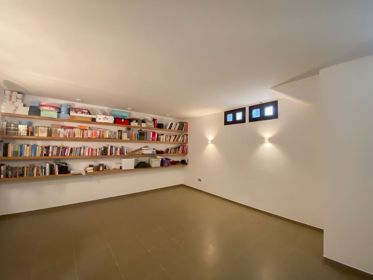 5 sypialnia Dom na sprzedaż w Estepona z basenem - 950 000 € (Ref: 10073056)
