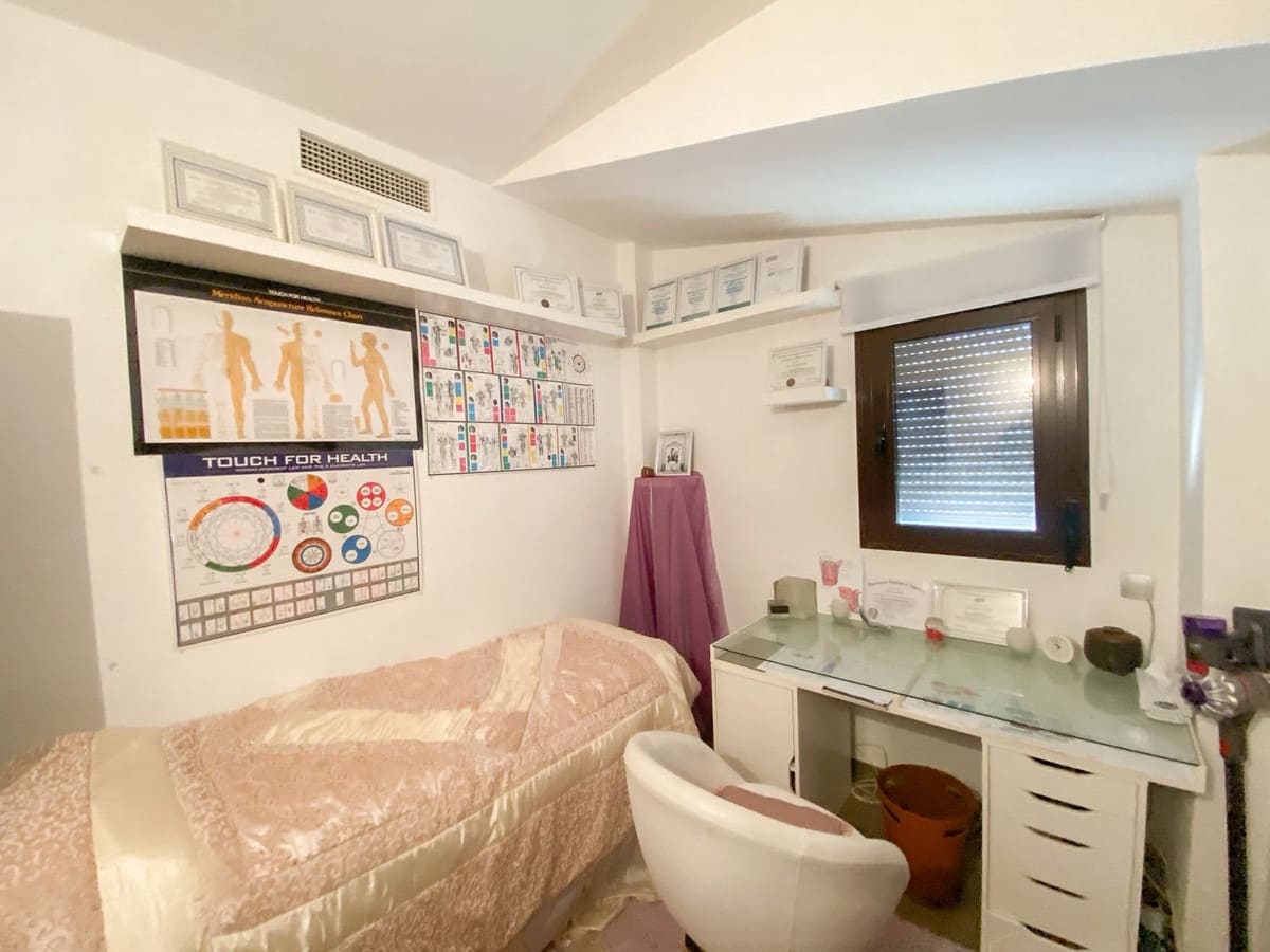 5 sypialnia Dom na sprzedaż w Estepona z basenem - 950 000 € (Ref: 10073056)