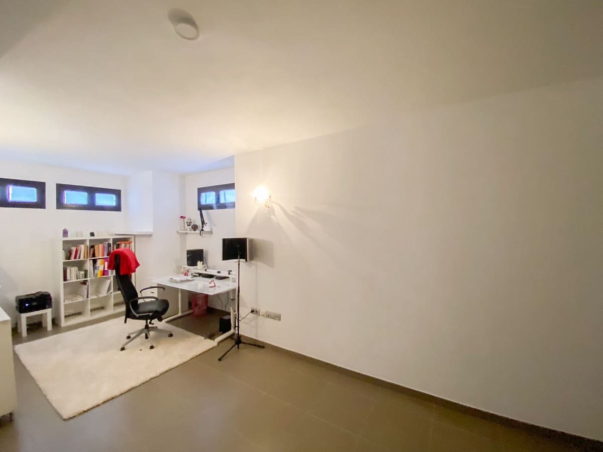 5 sypialnia Dom na sprzedaż w Estepona z basenem - 950 000 € (Ref: 10073056)