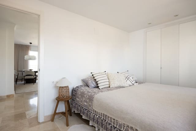 3 sovrum Lägenhet till salu i El Paraiso, Estepona - 750 000 € (Ref: 10073243)