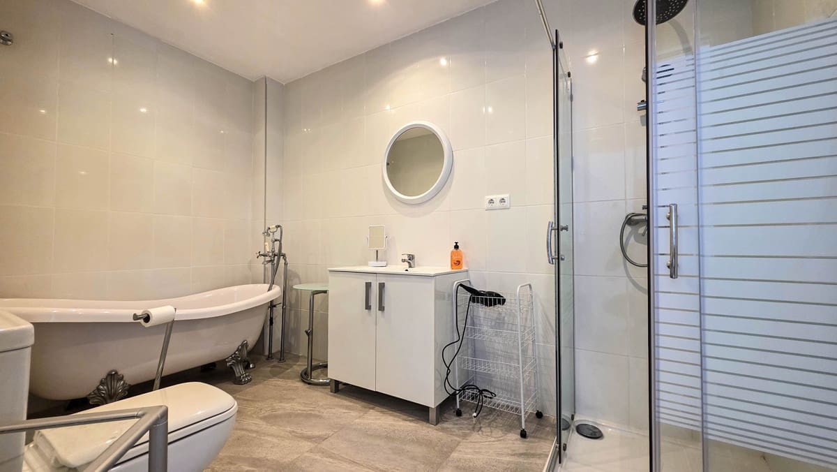 5 soveværelse Byhus til salg i La Duquesa / Puerto de la Duquesa med swimmingpool garage - € 749.000 (Ref: 10078790)