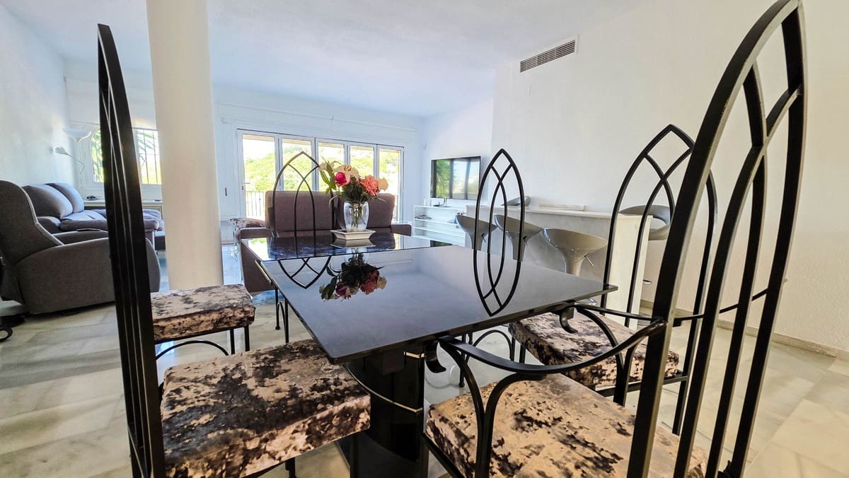 5 soveværelse Byhus til salg i La Duquesa / Puerto de la Duquesa med swimmingpool garage - € 749.000 (Ref: 10078790)
