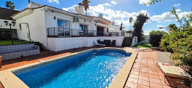 5 soveværelse Byhus til salg i La Duquesa / Puerto de la Duquesa, Manilva med swimmingpool garage - € 749.000 (Ref: 10078790)