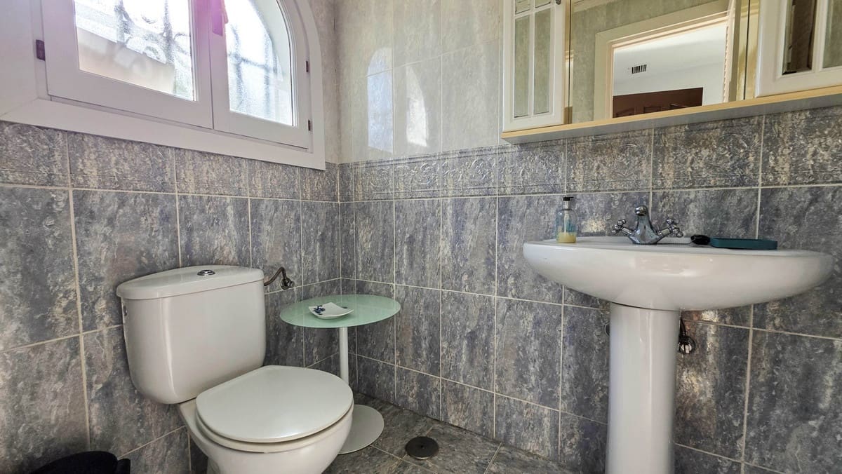 5 soveværelse Byhus til salg i La Duquesa / Puerto de la Duquesa med swimmingpool garage - € 749.000 (Ref: 10078790)
