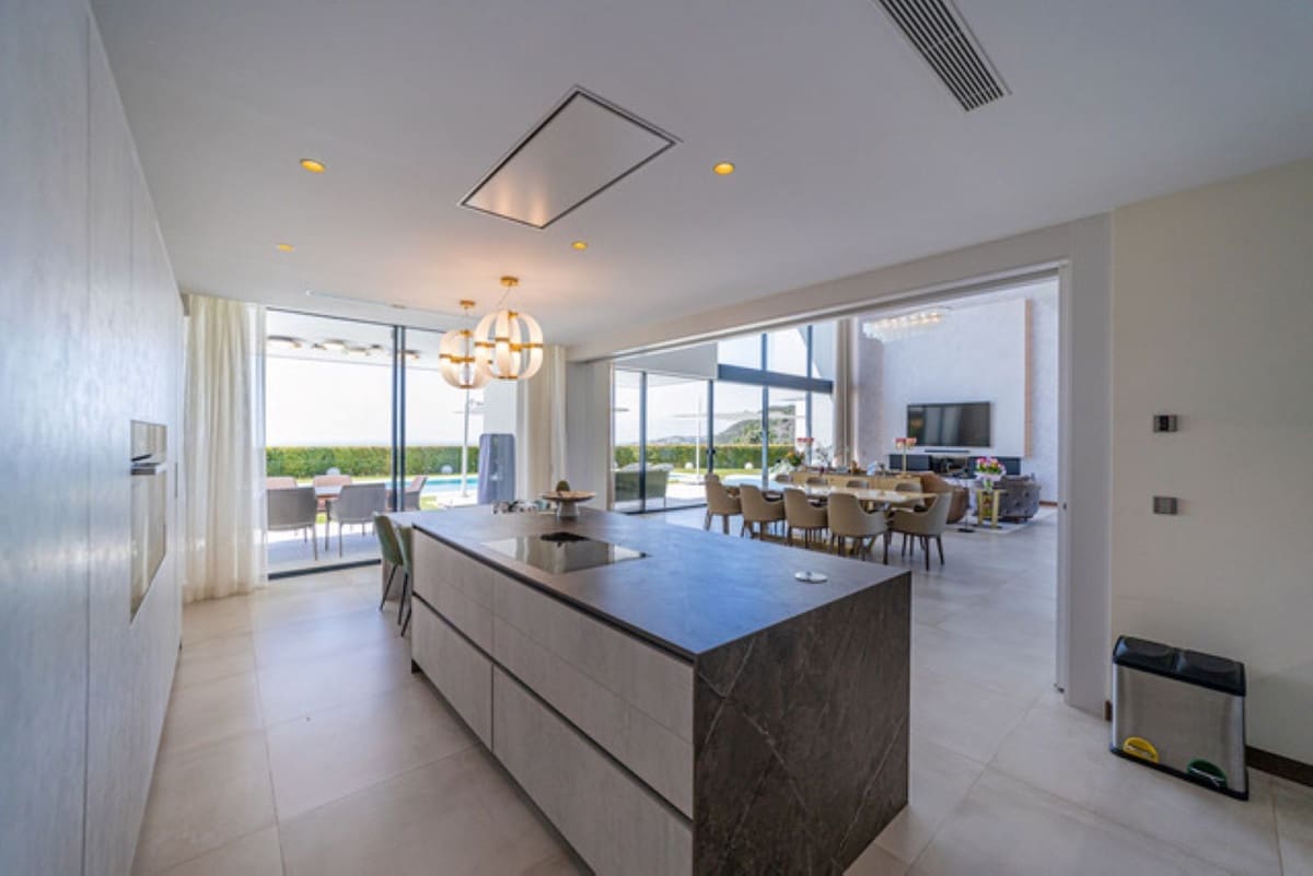 5 bedroom Villa for sale in Los Arqueros with pool garage - € 5,800,000 (Ref: 10079016)