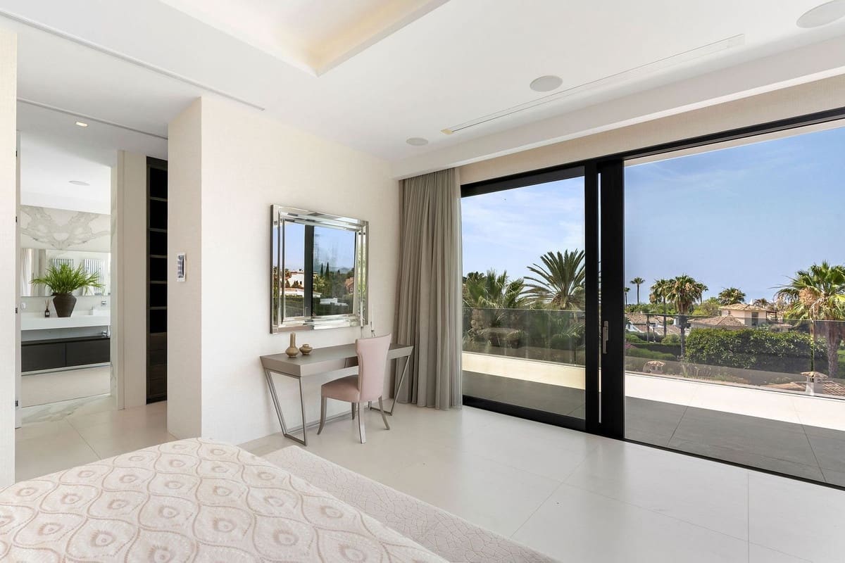 5 soverom Villa til salgs i Marbella med svømmebasseng garasje - € 5 650 000 (Ref: 10079017)