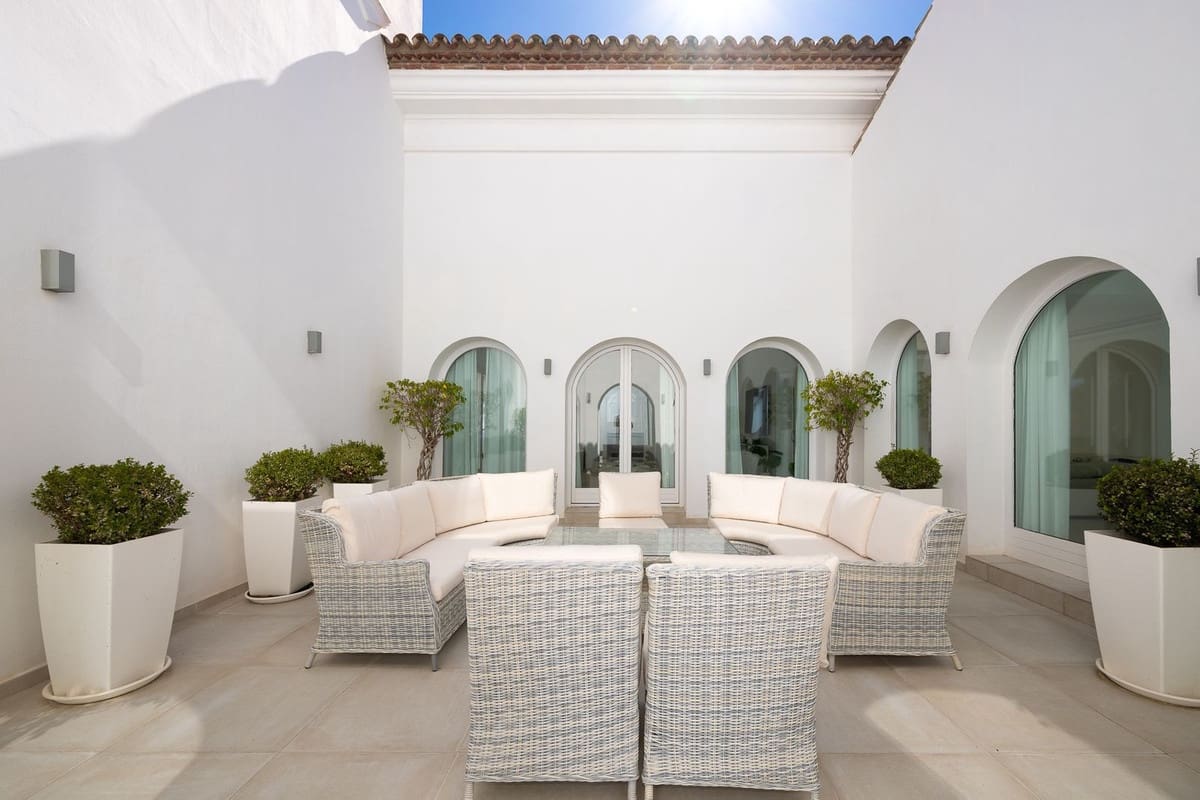 Chalet de 9 habitaciones en Marbella en venta con piscina garaje - 4.495.000 € (Ref: 10079020)