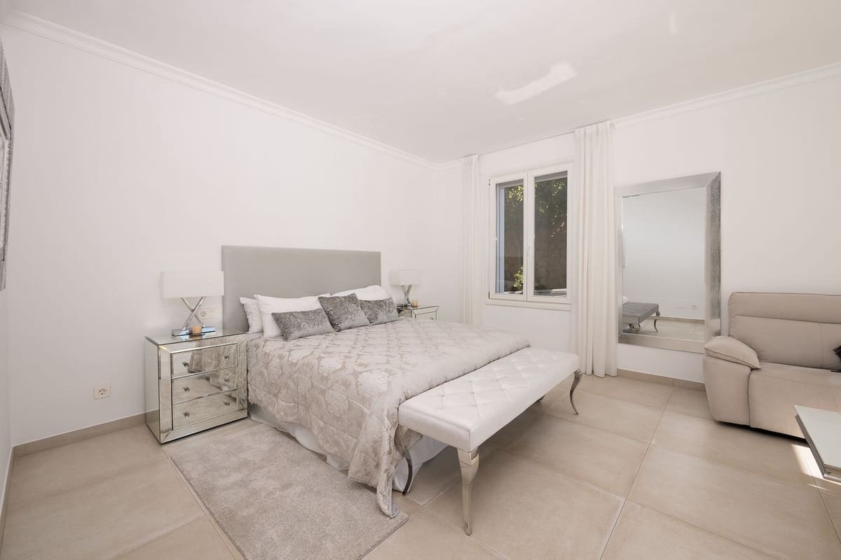 Chalet de 9 habitaciones en Marbella en venta con piscina garaje - 4.495.000 € (Ref: 10079020)