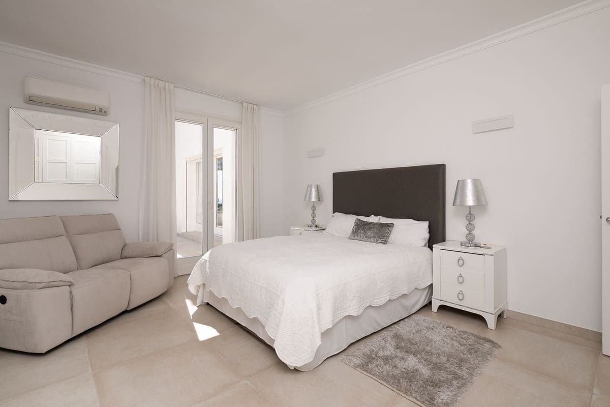 Chalet de 9 habitaciones en Marbella en venta con piscina garaje - 4.495.000 € (Ref: 10079020)