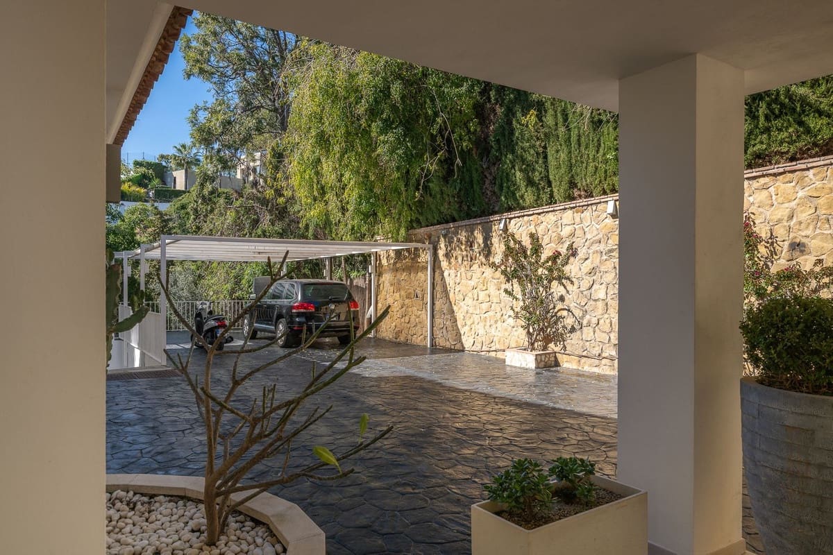 Chalet de 9 habitaciones en Marbella en venta con piscina garaje - 4.495.000 € (Ref: 10079020)