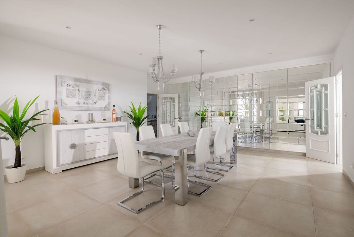 Chalet de 9 habitaciones en Marbella en venta con piscina garaje - 4.495.000 € (Ref: 10079020)