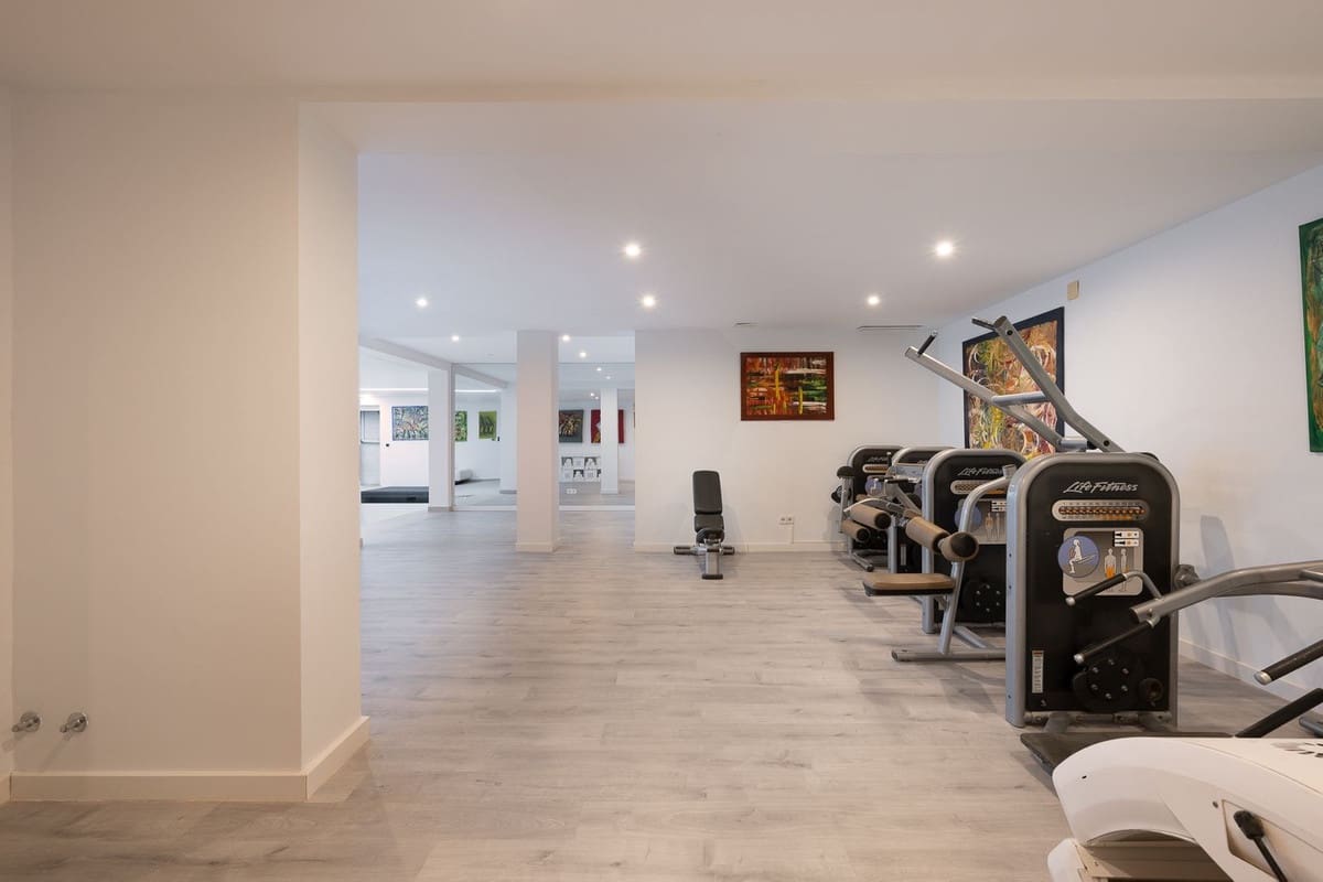 Chalet de 9 habitaciones en Marbella en venta con piscina garaje - 4.495.000 € (Ref: 10079020)